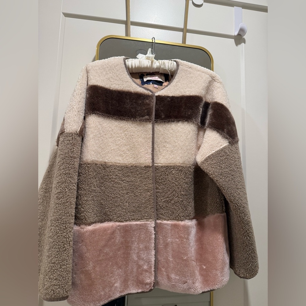Eliza of Jacket/ coat.